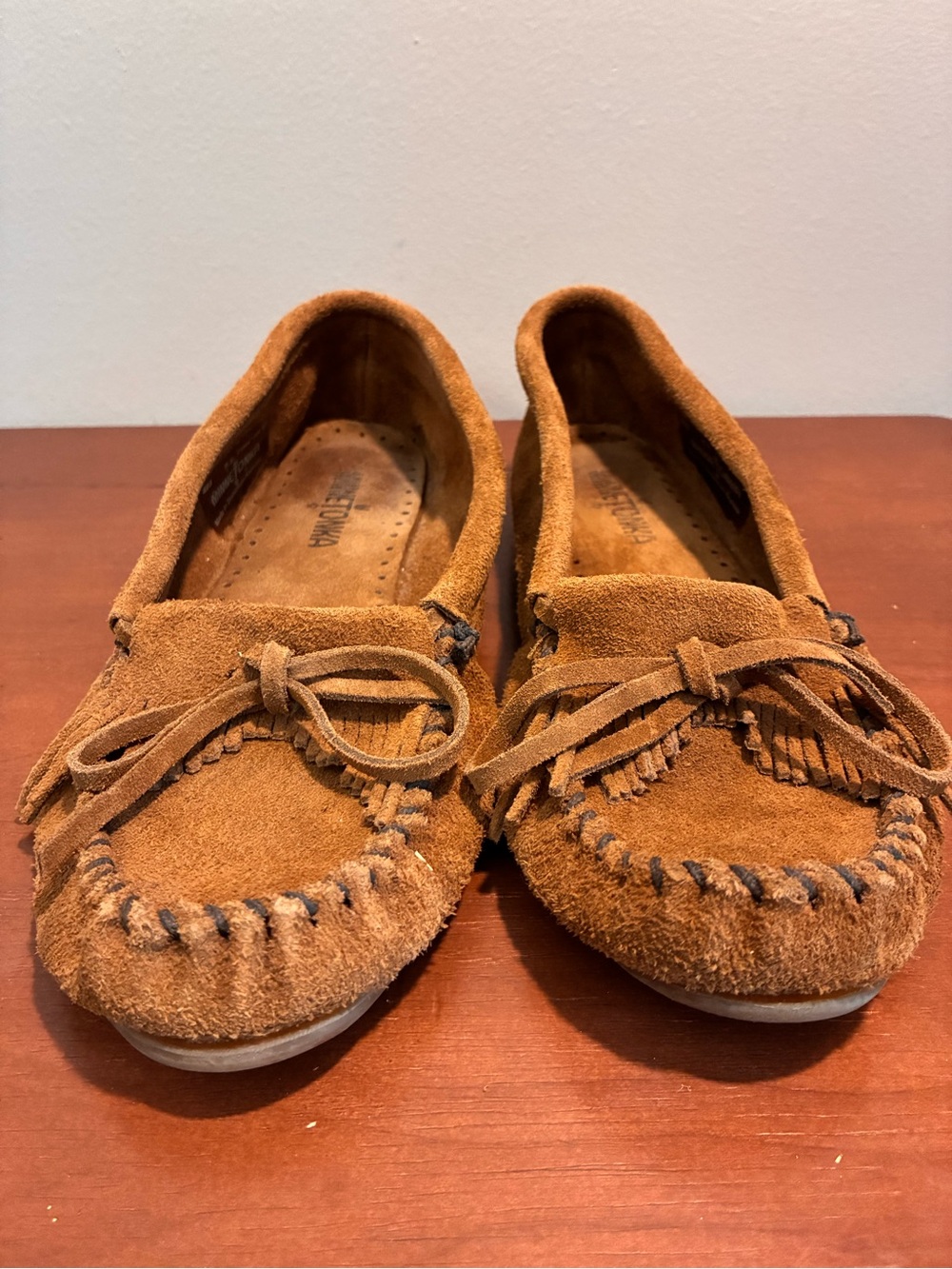Minnetonka Kilty Moccasins Women’s Size 8.5 Brown Soft Suede Fringe Rubber Sole - Picture 5 of 12